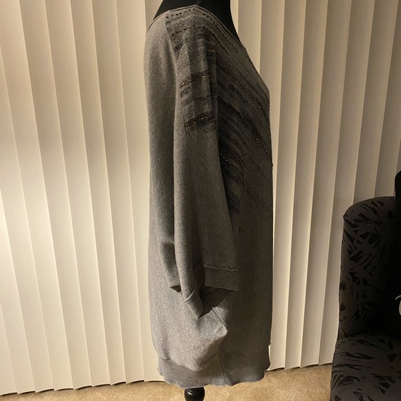 Sweater - Picture 3 of 7